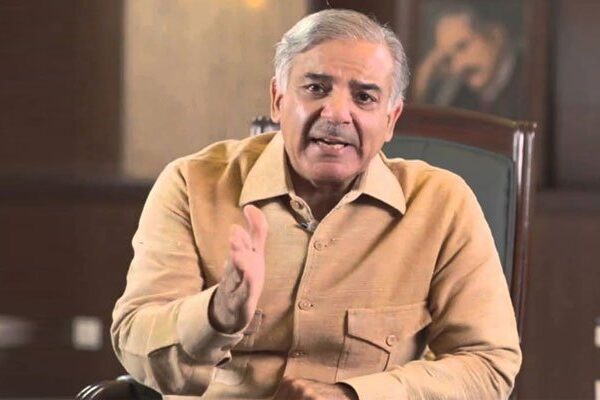 معیشت ’ریورس گئیر‘ میں ہے، شہباز شریف