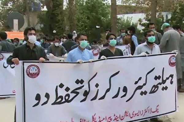 بلوچستان کے سرکاری اسپتالوں میں ینگ ڈاکٹرز کی ہڑتال، مریض رل گئے