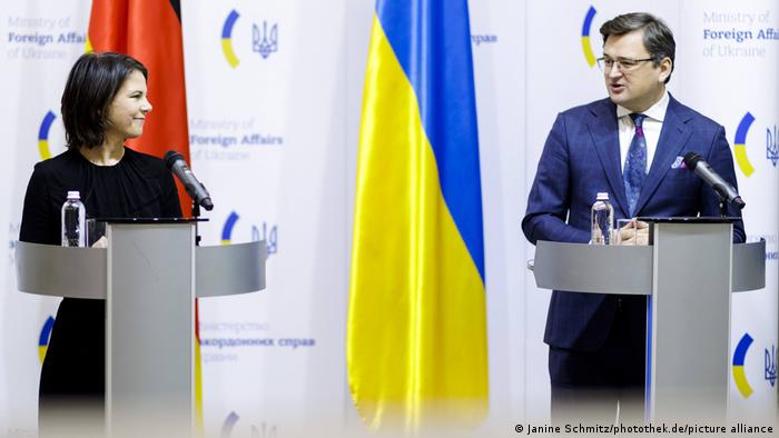 Annalena Baerbock and Dmytro Kuleba