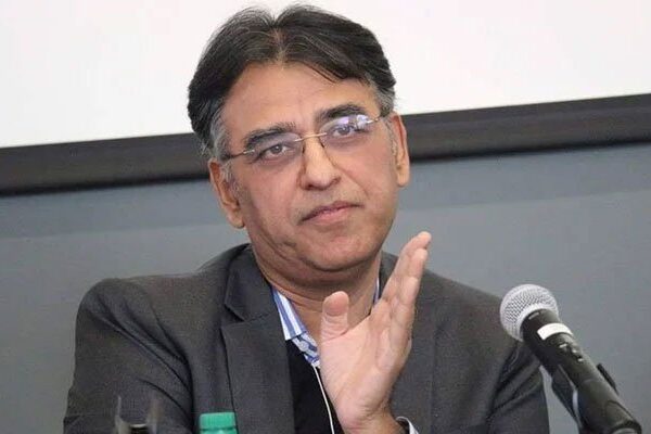 پاکستان میں کورونا کی نئی لہر کے آثار نمایاں ہیں: اسد عمر