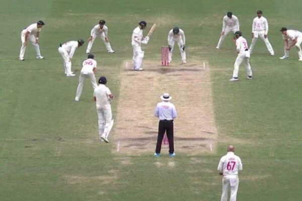 ایشز: مسلسل شکستوں کے بعد انگلینڈ چوتھا ٹیسٹ ڈرا کرنے میں کامیاب