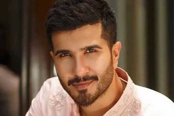 فیروز خان نے گائیکی کے میدان میں بھی قدم رکھ دیا