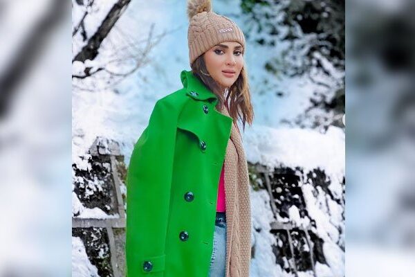 مری کے ہوٹل میں 3 کپ چائے کا 2 ہزار روپے بل دیا: فضا علی بھی برس پڑیں