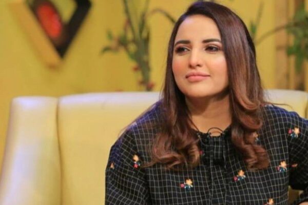 ادھوری سرجری کے باعث حریم شاہ کے ہونٹوں کی حالت بگڑ گئی