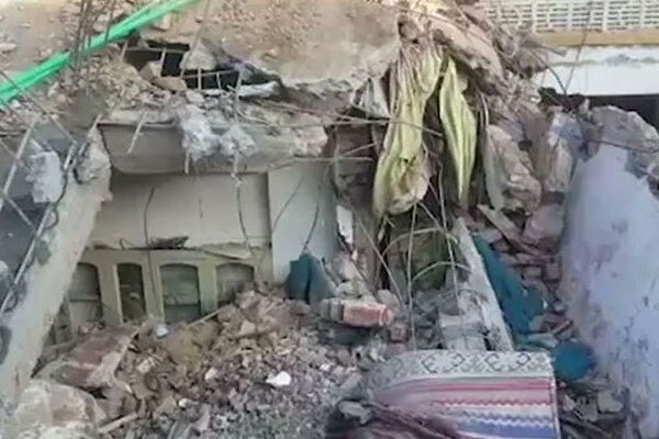 گوجرانوالہ: بارش کے باعث مکان کی چھت گرنے سے دو بچیاں ہلاک، والد زخمی