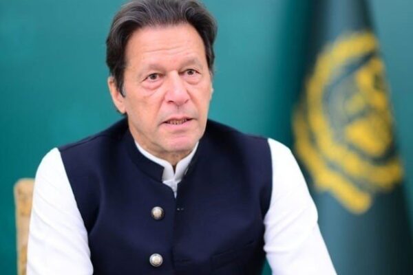 ہمارے بہادر سپاہی مسلسل اپنی جانوں کا نذرانہ پیش کر رہے ہیں، عمران خان