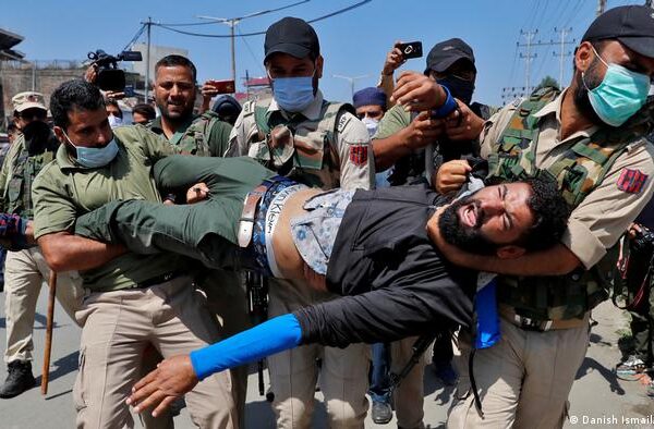 کشمیر: برطانوی پولیس سے بھارتی آرمی چیف اور وزیر داخلہ کو گرفتار کرنے کی درخواست