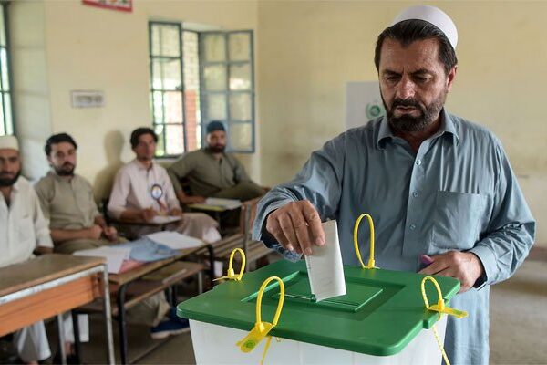 کے پی کے بلدیاتی الیکشن نے تبدیلی کا رْخ موڑ دیا