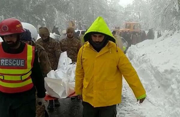 سانحہ مری: 4 سالہ بچی نمونیا سے چل بسی، جاں بحق افراد کی تعداد 23 ہو گئی