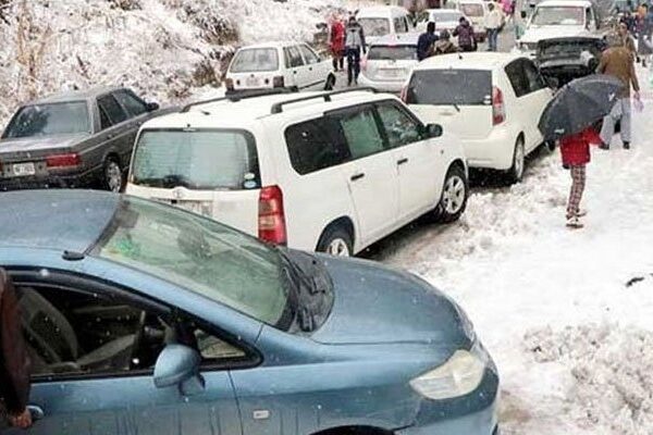 سیاحتی مقام مری میں سانحہ برپا، برفانی طوفان میں پھنس کر 22 افراد جاں بحق