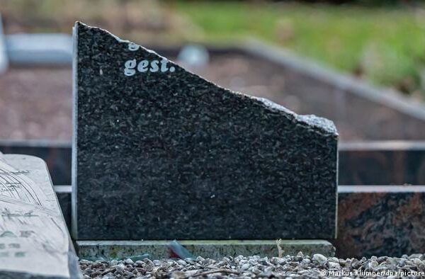 جرمن علاقے زاؤرلینڈ میں مسلمانوں کی درجنوں قبروں کی بے حرمتی