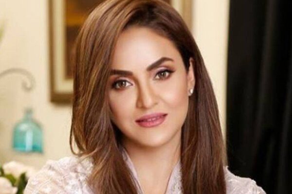 شرمیلا فاروقی کے ‘بے شرم عورت’ کہے جانے پر نادیہ خان کا ردِعمل سامنے آگیا