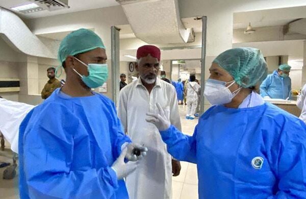 پاکستان میں کورونا سے مزید 8 اموات، 7000سے زائد کیسز بھی رپورٹ