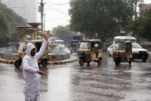 ملک کے مختلف علاقوں میں بارش اور برفباری، سردی کی شدت میں اضافہ