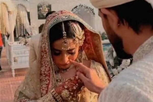 صبور علی پیا گھر سدھار گئیں، رخصتی کے وقت آبدیدہ