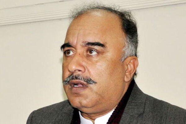 تنخواہ کم ہے، کئی دفعہ صدر سے درخواست کی کہ تنخواہ بڑھا دیں: گورنر پختونخوا