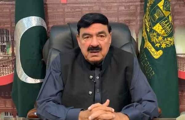 وزیراعظم اور شہزاد اکبر کی ناراضگی کی وجہ نواز شریف اور پیسے واپس نہ لانا ہے: شیخ رشید