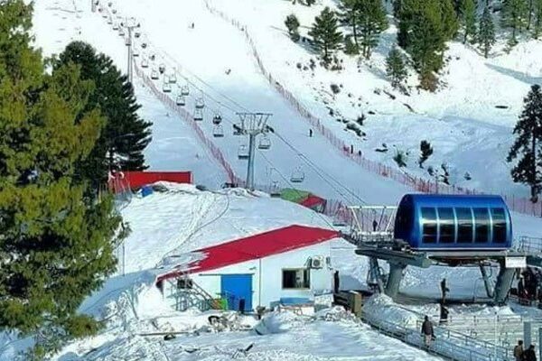 سوات، ایبٹ آباد، چترال اور مری میں شدید برفباری، کئی مقامات پر راستے بند