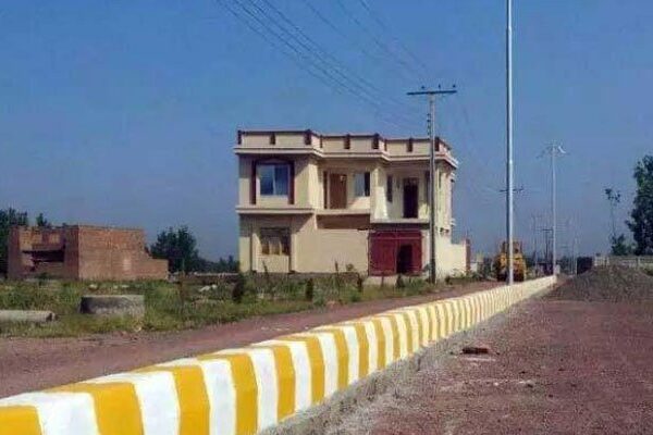 طارق روڈ پر پارک کی زمین پر قائم 10 دکانیں مسمار