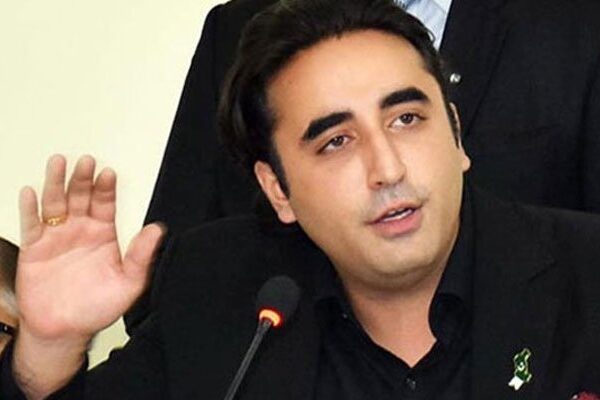 عمران خان نے اپنے 10 چمچوں میں سرٹیفکیٹ بانٹے: بلاول بھٹو