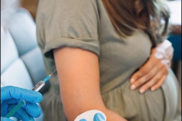 دورانِ حمل کورونا ویکسی نیشن نوزائیدہ بچوں کو بھی بچاتی ہے، تحقیق