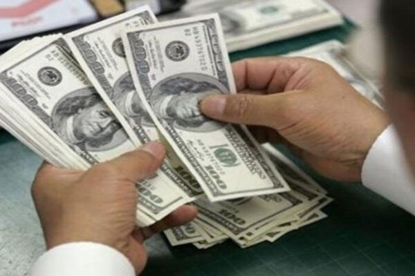روپے کے مقابلے میں ڈالر مزید کمزور، اسٹاک مارکیٹ میں تیزی برقرار