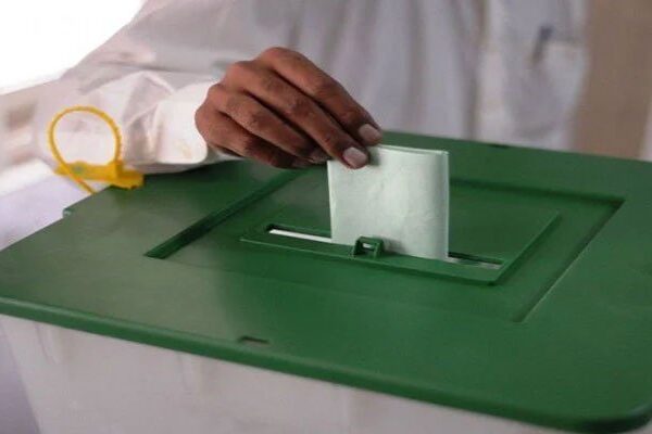 کے پی بلدیاتی انتخابات کا دوسرا مرحلہ مؤخر، الیکشن کمیشن نے سپریم کورٹ سے رجوع کر لیا