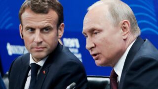 Emmanuel Macron and Vladimir Putin