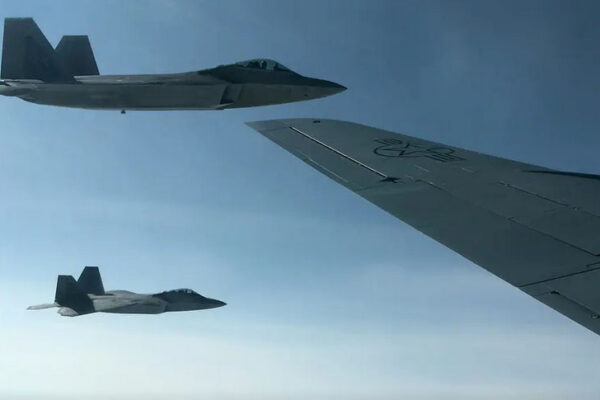 حوثیوں کے حملوں سے نمٹنے کے لیے ایف 22 طیاروں کی ابوظبی آمد