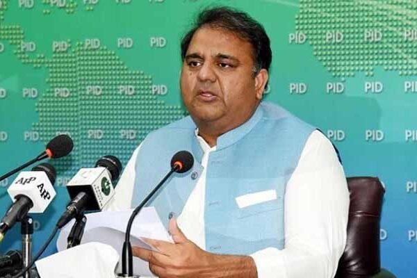 عمران خان کی وجہ سے سب چور ایک ہو گئے: فواد چوہدری