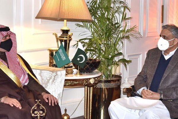 آرمی چیف سے سعودی وزیر داخلہ کی ملاقات، علاقائی سلامتی پر تبادلہ خیال