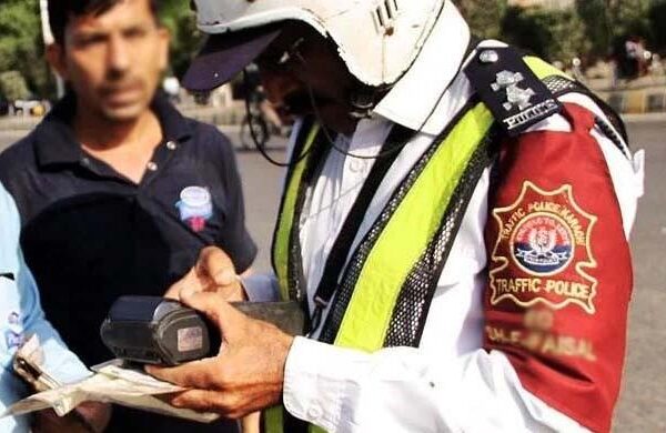 کراچی میں ایس او کو ٹریفک چالان کا اختیار صرف ایک ہفتے کیلئے ہے: پولیس چیف