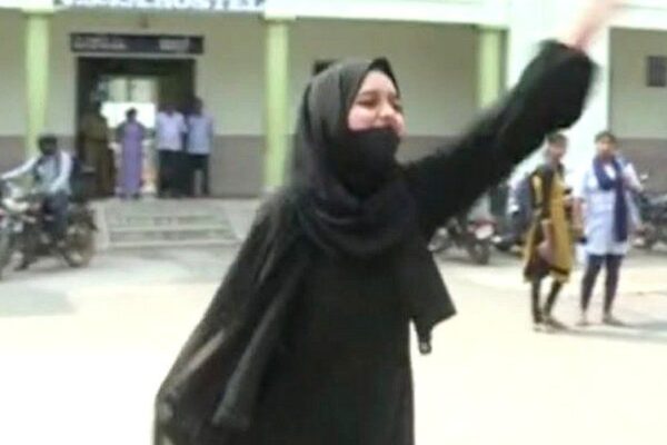 مسکان کے نعرہ تکبیر کی دنیا میں گونج