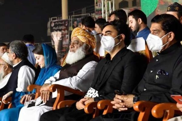 حکومت گرانے کے لئے اپوزیشن کی قانونی و آئینی مشاورت شروع
