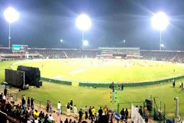 بیٹرز پرعزم بولرز پُرجوش، اعصاب شکن معرکوں کیلیے لاہور میں میدان سج گیا