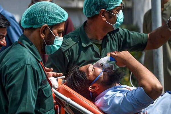 پاکستان میں کورونا مثبت کیسز کی شرح تیزی سے کم ہونے لگی