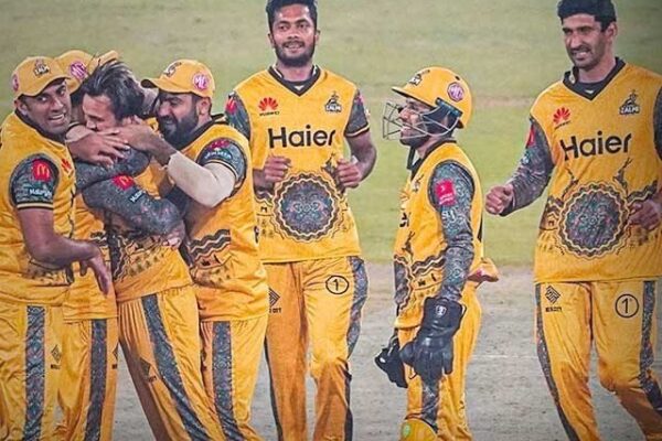 پشاور زلمی نے کوئٹہ گلیڈی ایٹرز کو شکست دے دی