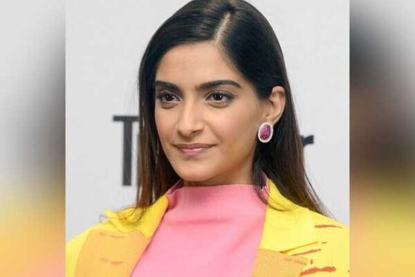 پگڑی انتخاب ہو سکتی ہے تو حجاب کیوں نہیں؟ سونم کپور