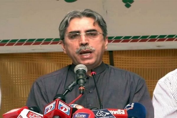 بات عمران کے استعفے سے آگے بڑھ گئی ہے، عامر خان