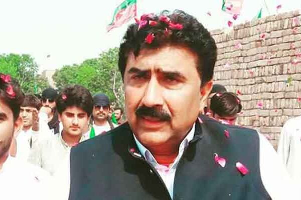 وفاداری تبدیل کرنے میں عمران خان کو اپنا استاد مانتا ہوں، منحرف رکن پی ٹی آئی