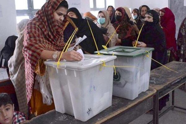 کے پی کے بلدیاتی انتخابات: پی ٹی آئی کے امیدوار پر جرمانہ عائد کر دیا گیا