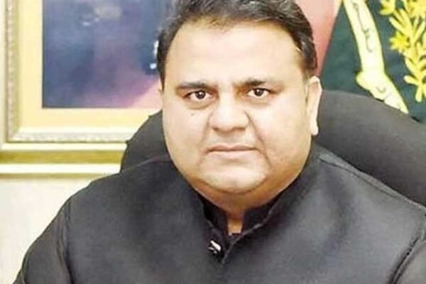 کس کی ہمت ہے جو عمران خان کے خلاف ووٹ دے، فواد چوہدری