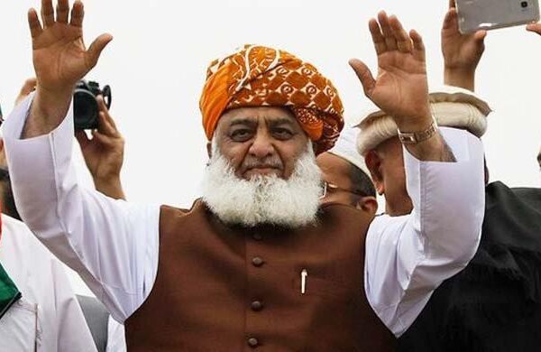 فضل الرحمان کا 48 گھنٹوں میں حکومت کیخلاف تحریک عدم اعتماد لانے کا اعلان
