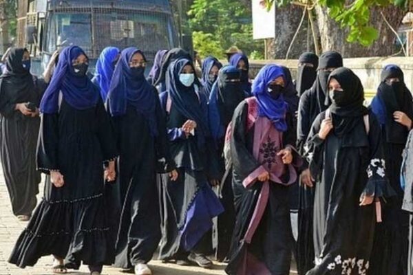 بھارت کے صوبہ کرناٹک کی ہائی کورٹ نے حجاب پر پابندی لگا دی