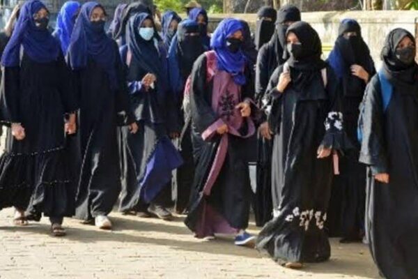 کرناٹک ہائیکورٹ کا جانبدارانہ فیصلہ، حجاب پر پابندی برقرار رکھنے کا حکم