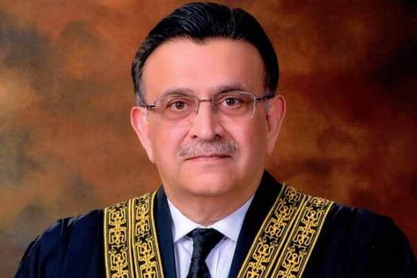 بہتر ہو گا اسمبلی کی جنگ اسمبلی کے اندر لڑی جائے: چیف جسٹس پاکستان