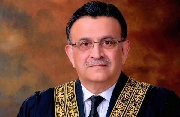 عدم اعتماد پر آئین کے تحت عمل ہونا چاہیے، اس میں عدالت کی کوئی دلچسپی نہیں: چیف جسٹس