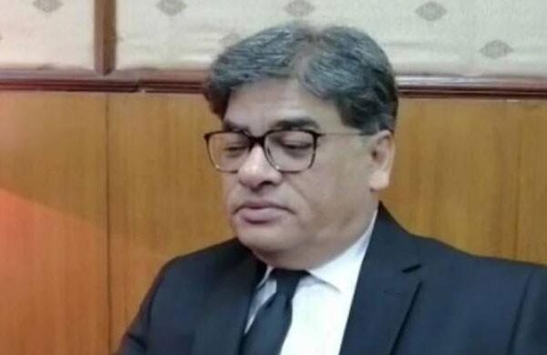 اجلاس کے دن کسی کو ہجوم سے نہیں گزرنا پڑے گا: اٹارنی جنرل کی عدالت کو یقین دہانی
