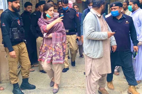 مانسہرہ میں خاتون اسسٹنٹ کمشنر پر اوباش نوجوانوں کا حملہ