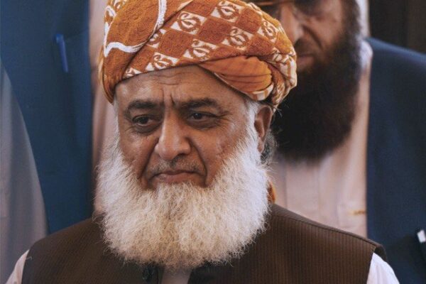 عمران خان 10 لاکھ افراد لانے کے بجائے 172 ارکان پورے کریں، فضل الرحمان